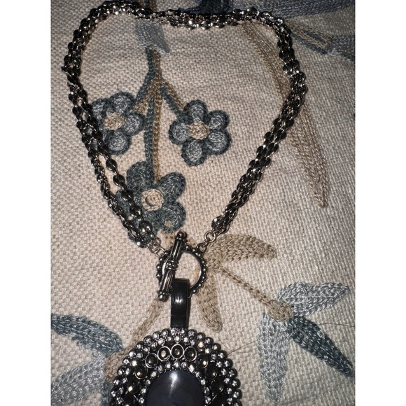 Premier Designs Statement Necklace Silver Tone Rhinestone Round Pendant Chain - Picture 5 of 8